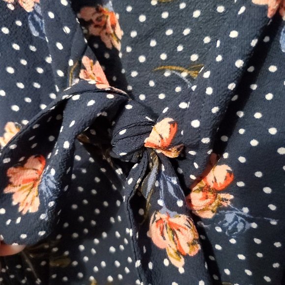 Altar'd State Navy Polka Dot Floral Shorts Romper, M - Picture 8 of 9
